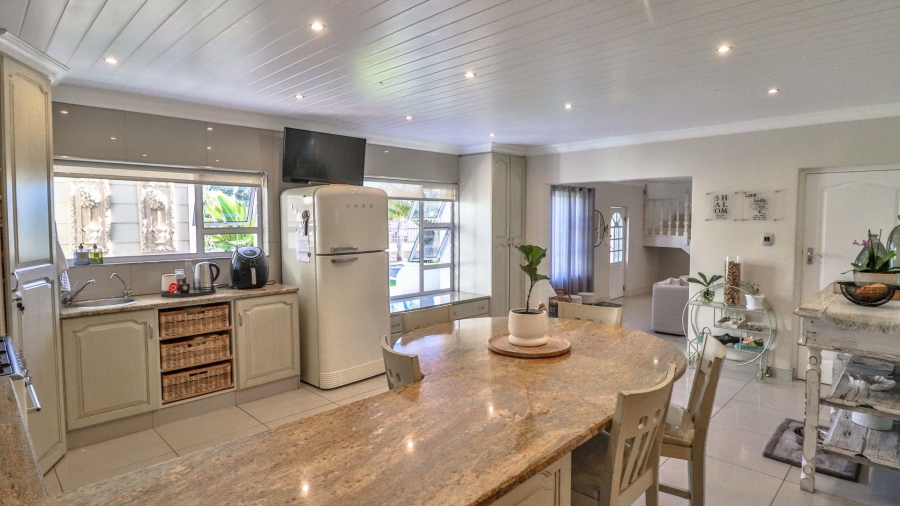 6 Bedroom Property for Sale in Heiderand Western Cape